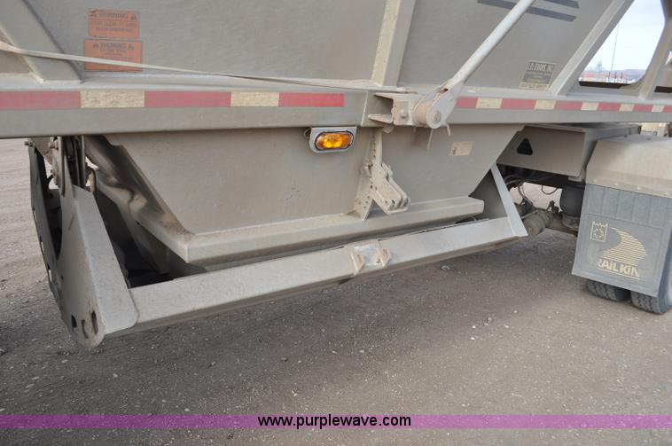 image for item F2215 2009 Trail King TKBDP11-202 bottom dump trailer