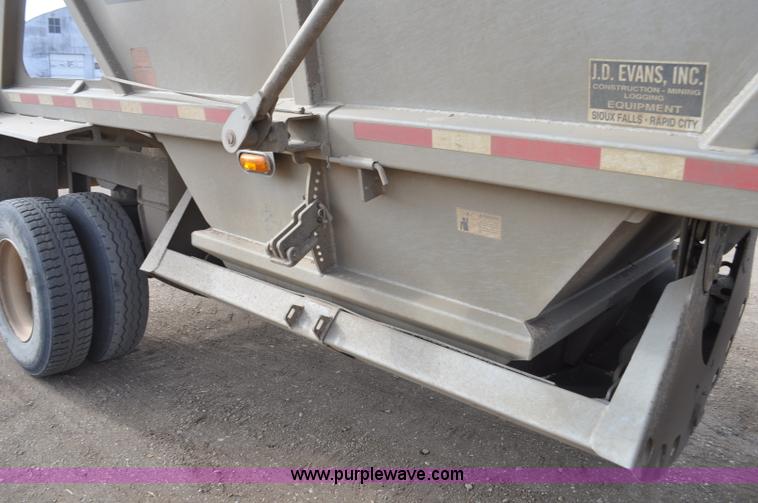 image for item F2215 2009 Trail King TKBDP11-202 bottom dump trailer