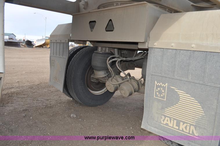 image for item F2215 2009 Trail King TKBDP11-202 bottom dump trailer