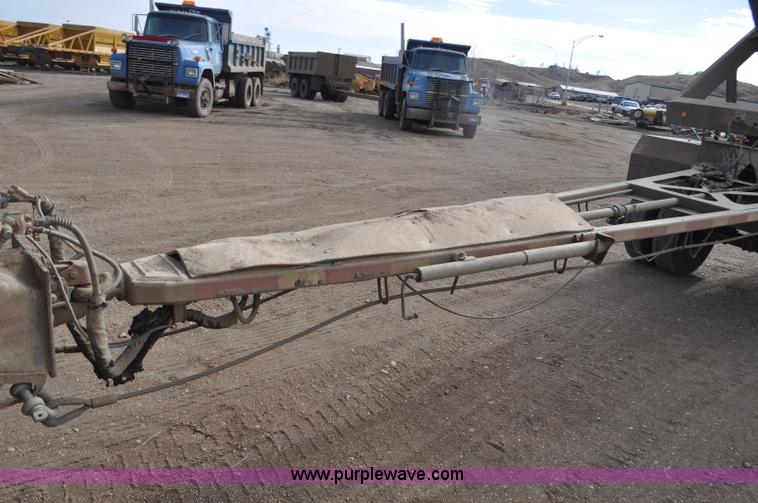 image for item F2215 2009 Trail King TKBDP11-202 bottom dump trailer