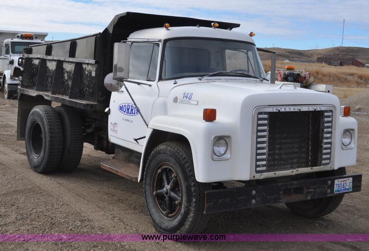 image for item F2225 1976 International Loadstar 1600 dump truck