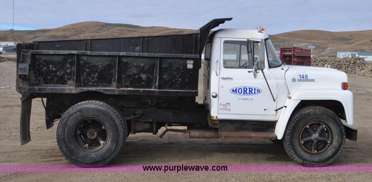 image for item F2225 1976 International Loadstar 1600 dump truck