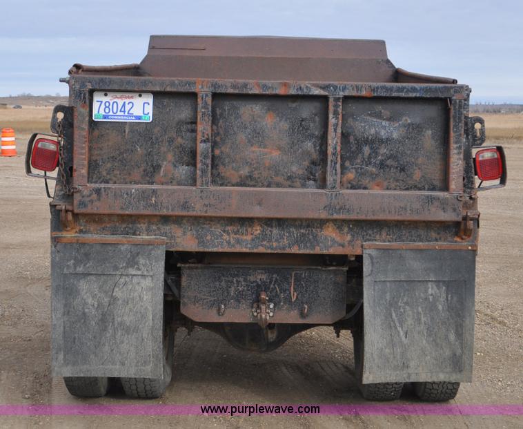 image for item F2225 1976 International Loadstar 1600 dump truck