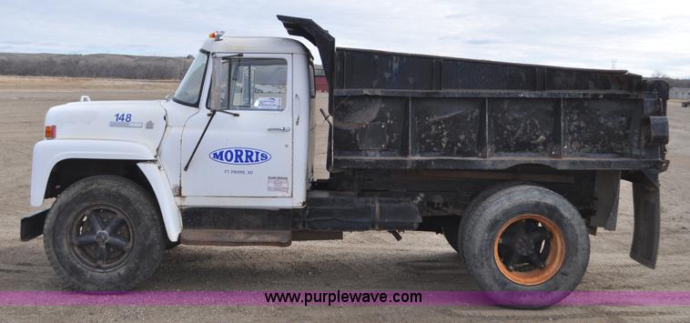image for item F2225 1976 International Loadstar 1600 dump truck