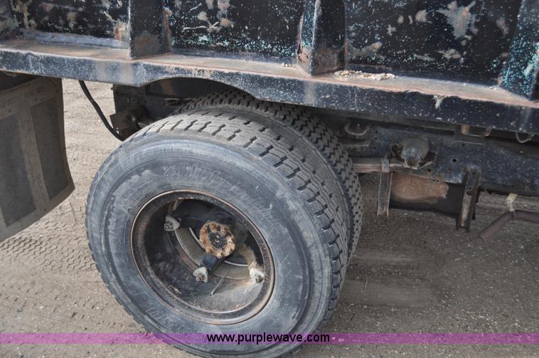 image for item F2225 1976 International Loadstar 1600 dump truck