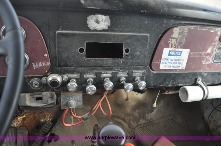 image for item F2225 1976 International Loadstar 1600 dump truck