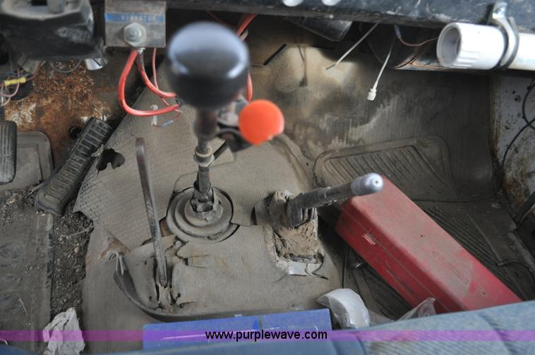 image for item F2225 1976 International Loadstar 1600 dump truck