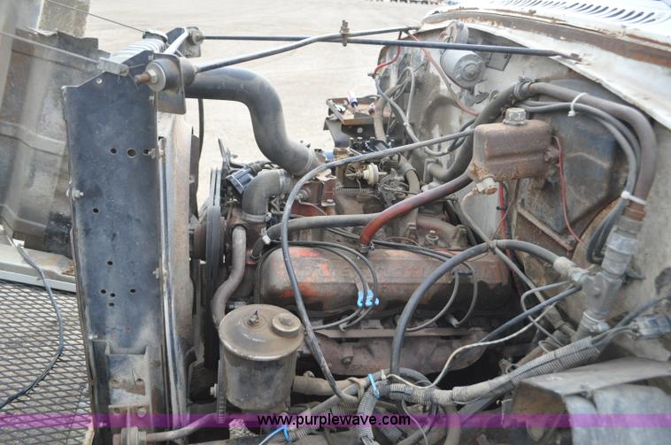 image for item F2225 1976 International Loadstar 1600 dump truck