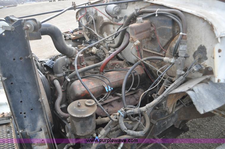 image for item F2225 1976 International Loadstar 1600 dump truck