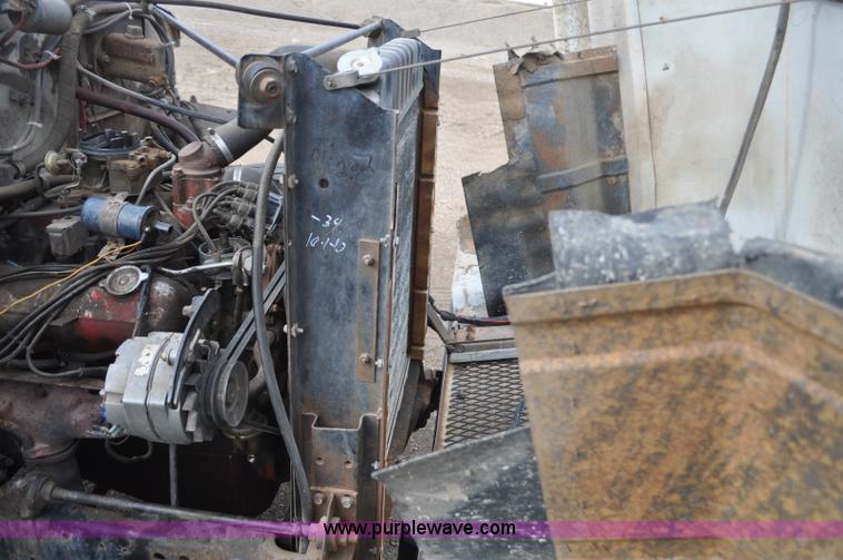 image for item F2225 1976 International Loadstar 1600 dump truck