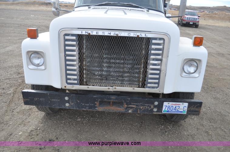 image for item F2225 1976 International Loadstar 1600 dump truck
