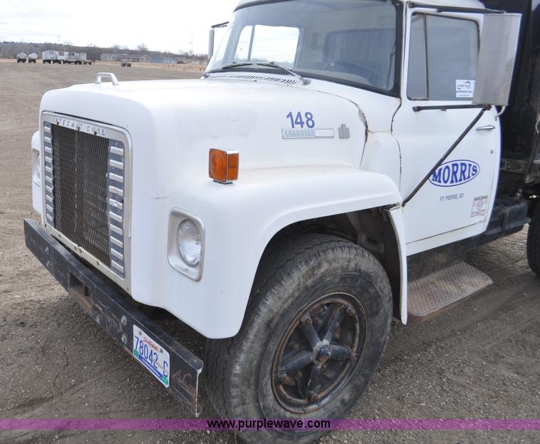 image for item F2225 1976 International Loadstar 1600 dump truck
