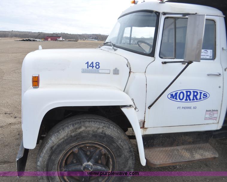 image for item F2225 1976 International Loadstar 1600 dump truck