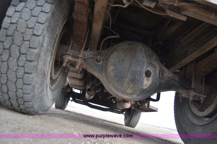 image for item F2225 1976 International Loadstar 1600 dump truck