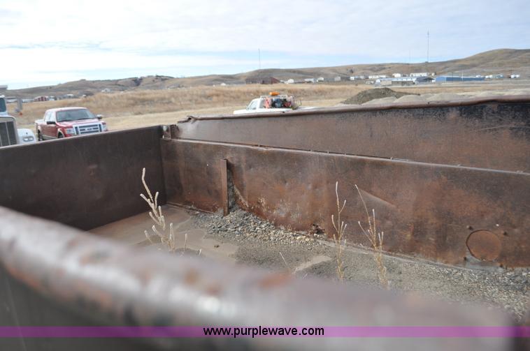 image for item F2225 1976 International Loadstar 1600 dump truck