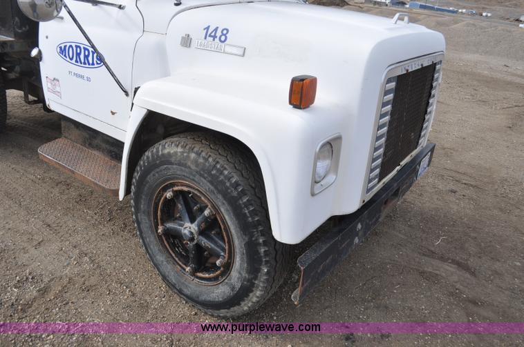 image for item F2225 1976 International Loadstar 1600 dump truck