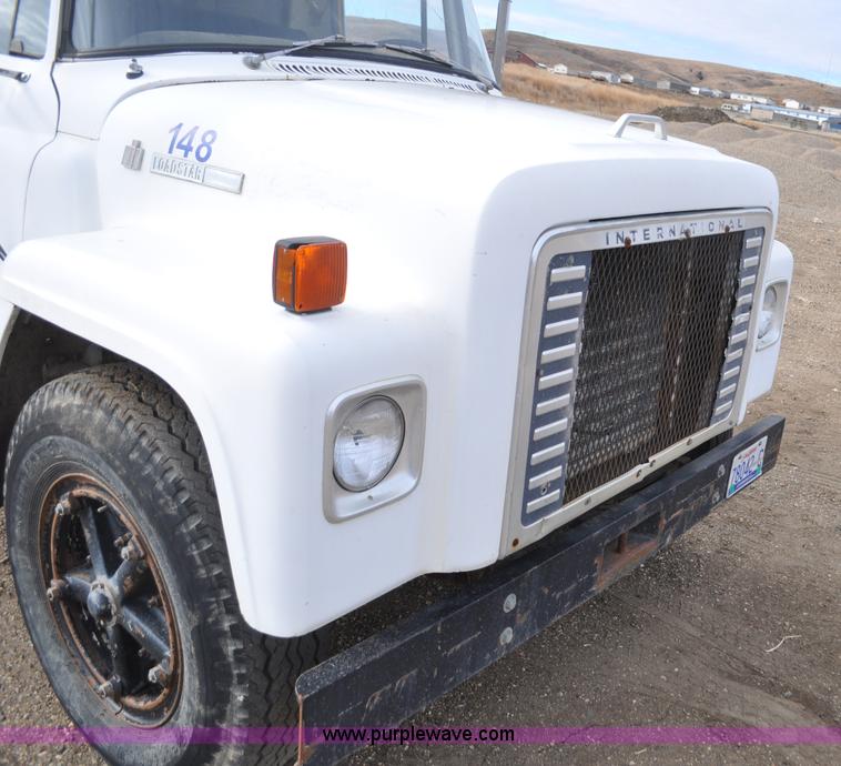 image for item F2225 1976 International Loadstar 1600 dump truck