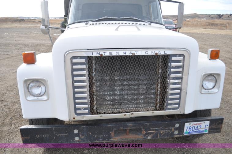 image for item F2225 1976 International Loadstar 1600 dump truck