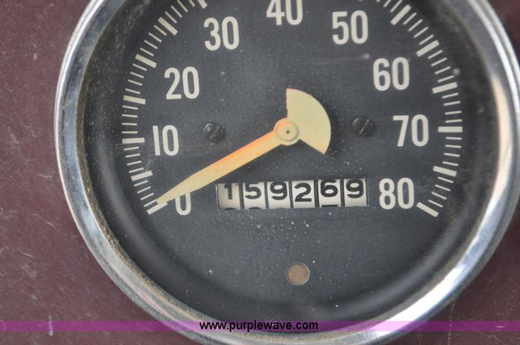 image for item F2225 1976 International Loadstar 1600 dump truck