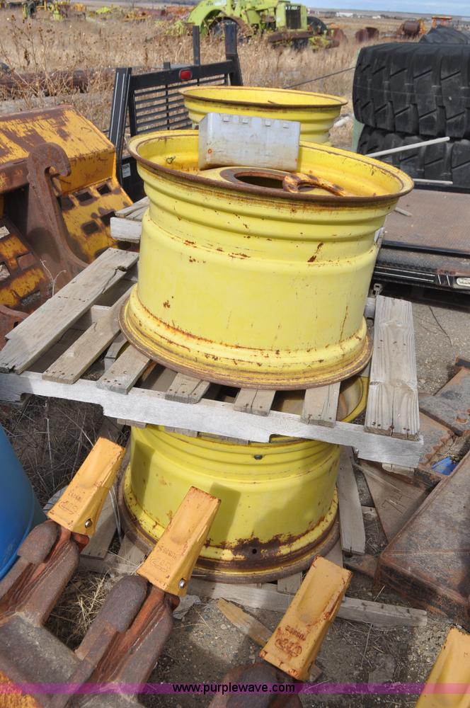 image for item F2226 1975 John Deere 8630 4WD tractor