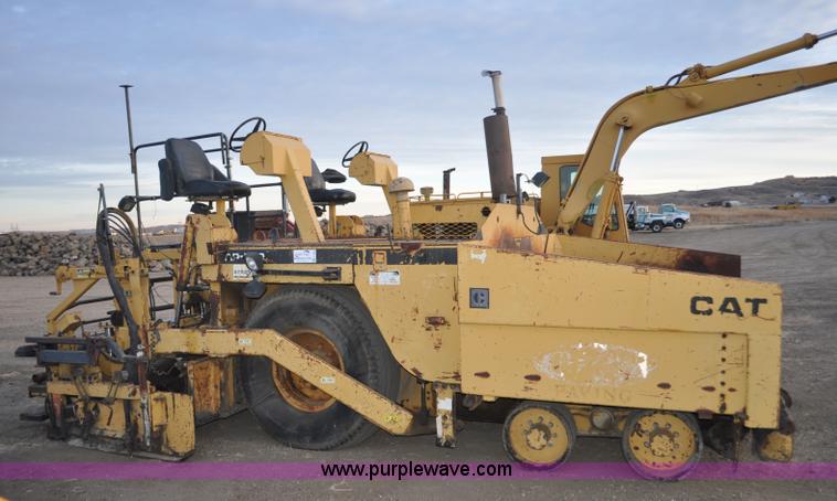 image for item F2229 1987 Caterpillar AP-800 asphalt paver