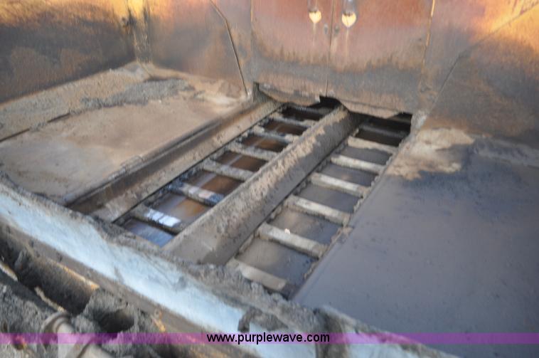 image for item F2229 1987 Caterpillar AP-800 asphalt paver