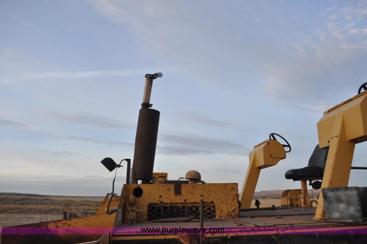 image for item F2229 1987 Caterpillar AP-800 asphalt paver