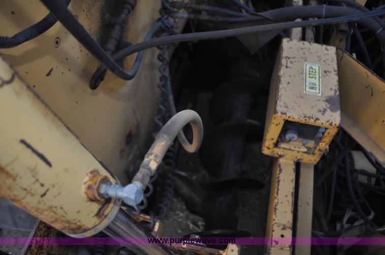 image for item F2229 1987 Caterpillar AP-800 asphalt paver