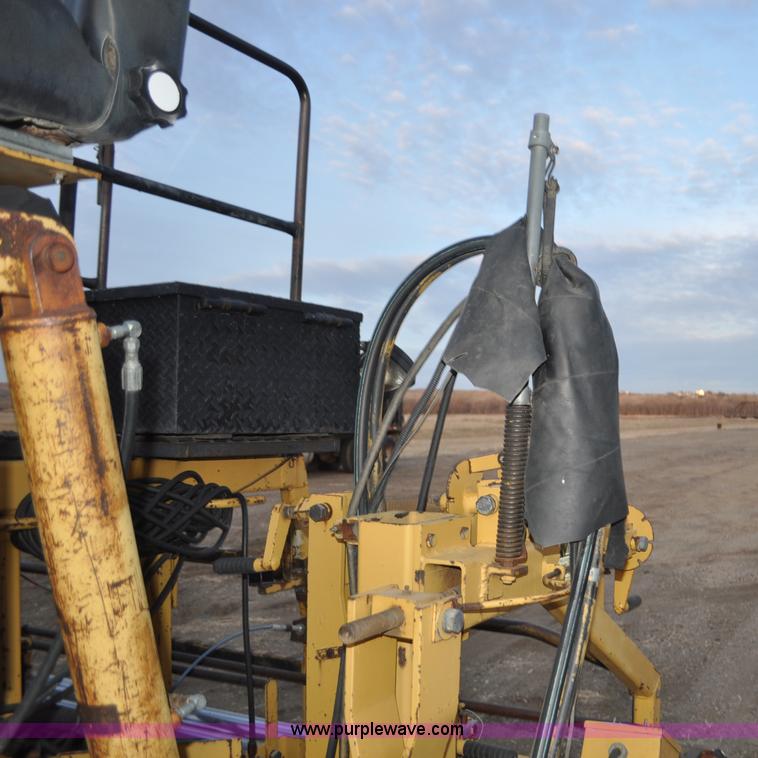 image for item F2229 1987 Caterpillar AP-800 asphalt paver