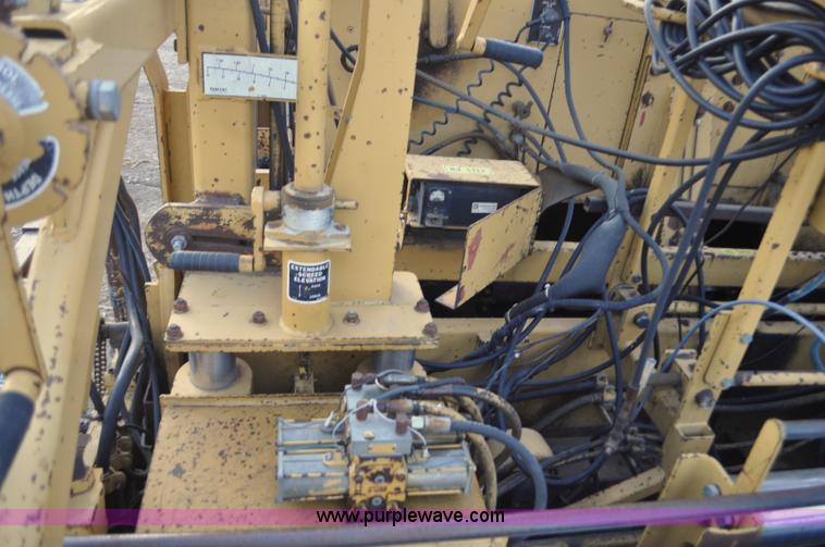 image for item F2229 1987 Caterpillar AP-800 asphalt paver