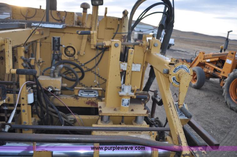 image for item F2229 1987 Caterpillar AP-800 asphalt paver
