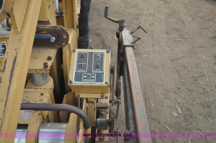 image for item F2229 1987 Caterpillar AP-800 asphalt paver