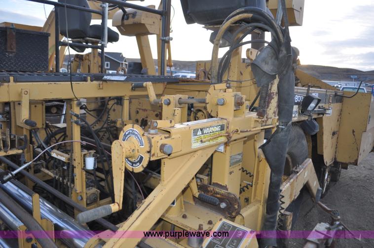 image for item F2229 1987 Caterpillar AP-800 asphalt paver