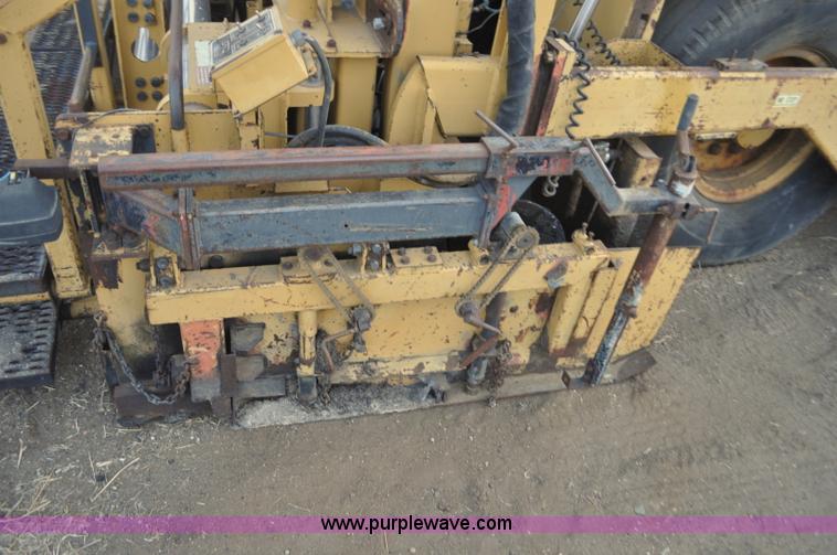 image for item F2229 1987 Caterpillar AP-800 asphalt paver