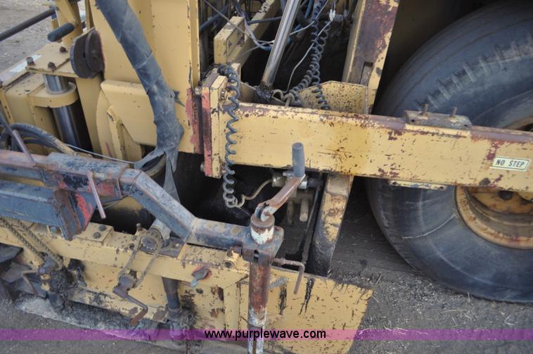 image for item F2229 1987 Caterpillar AP-800 asphalt paver
