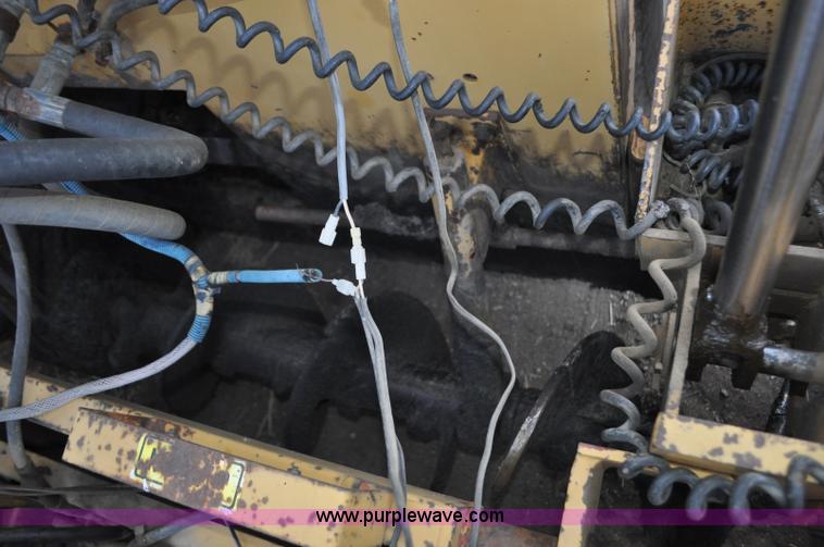 image for item F2229 1987 Caterpillar AP-800 asphalt paver