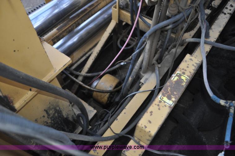 image for item F2229 1987 Caterpillar AP-800 asphalt paver