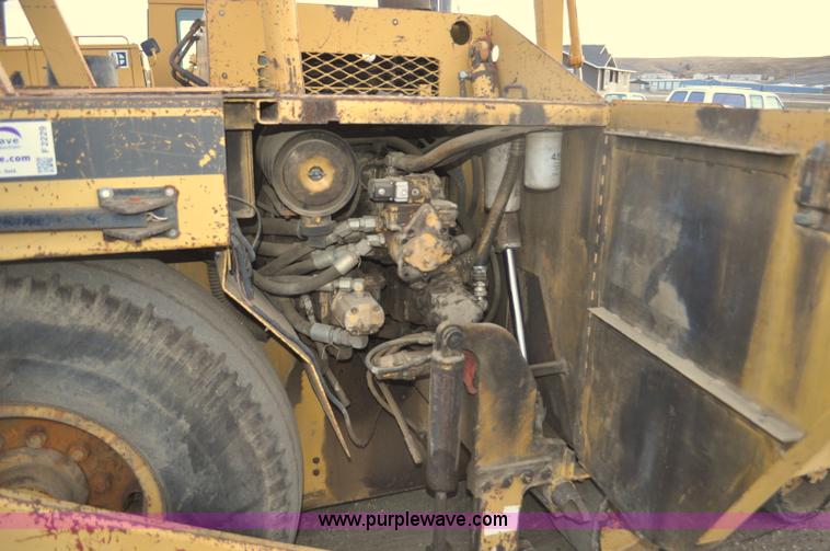 image for item F2229 1987 Caterpillar AP-800 asphalt paver