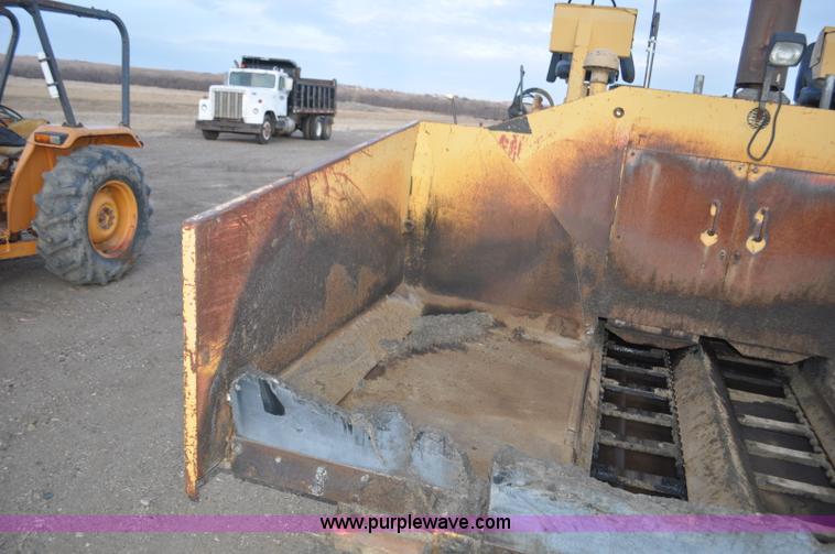 image for item F2229 1987 Caterpillar AP-800 asphalt paver