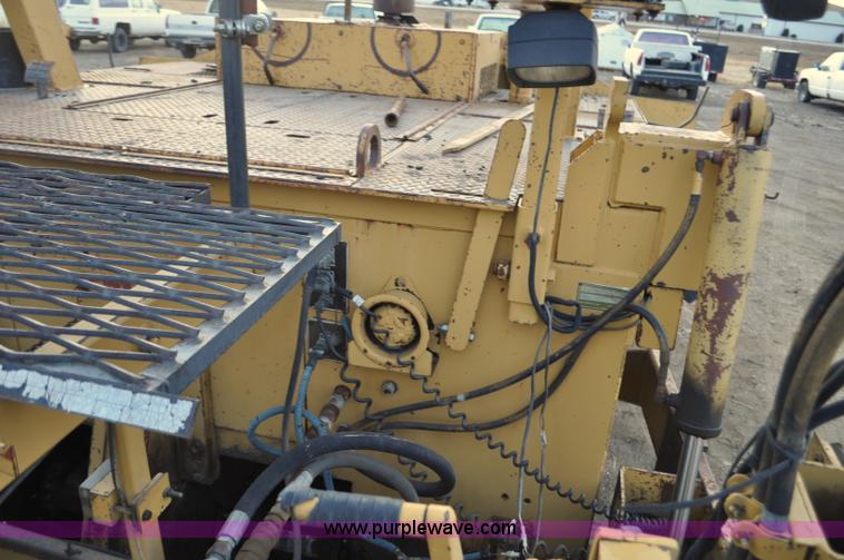 image for item F2229 1987 Caterpillar AP-800 asphalt paver