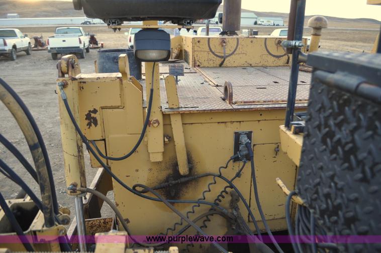 image for item F2229 1987 Caterpillar AP-800 asphalt paver