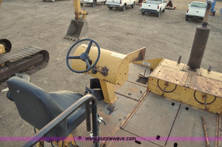 image for item F2229 1987 Caterpillar AP-800 asphalt paver