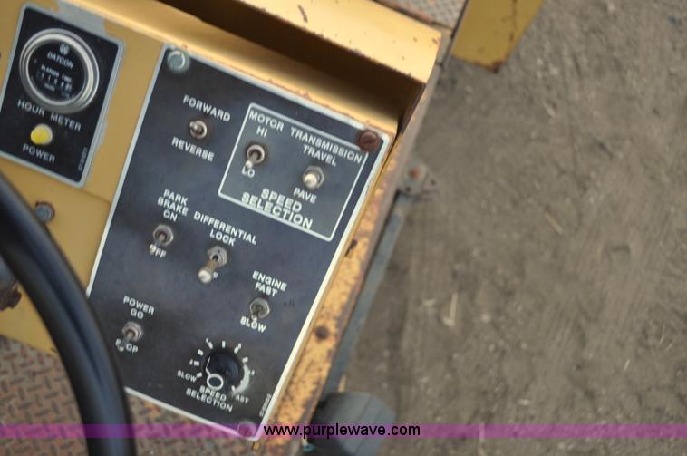 image for item F2229 1987 Caterpillar AP-800 asphalt paver