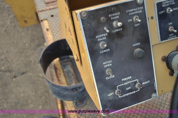 image for item F2229 1987 Caterpillar AP-800 asphalt paver