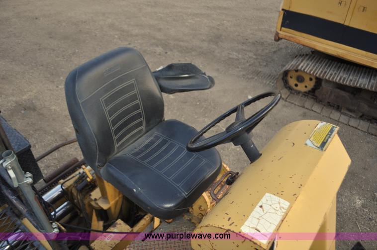 image for item F2229 1987 Caterpillar AP-800 asphalt paver