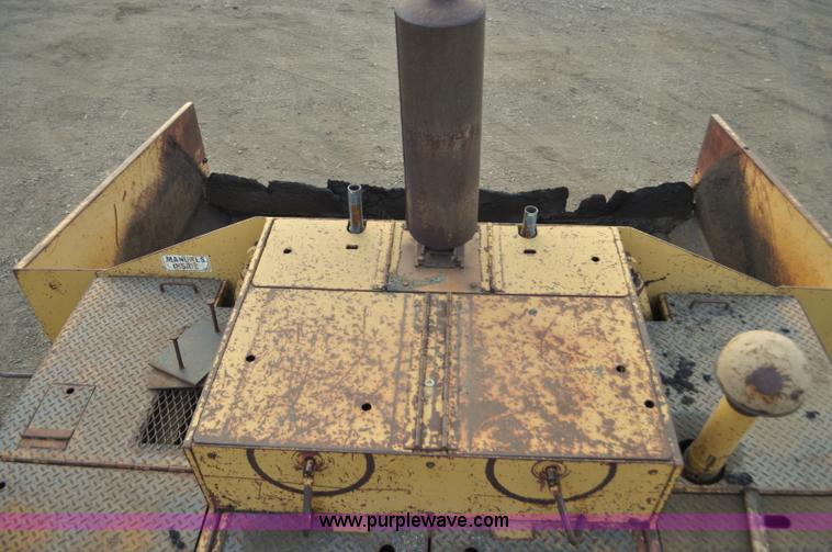 image for item F2229 1987 Caterpillar AP-800 asphalt paver