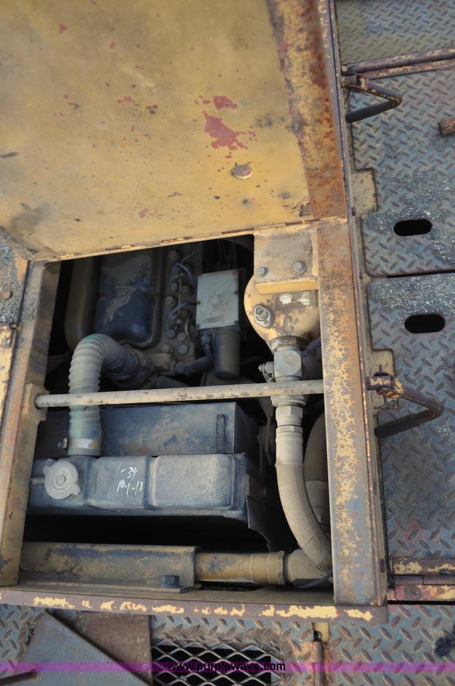 image for item F2229 1987 Caterpillar AP-800 asphalt paver