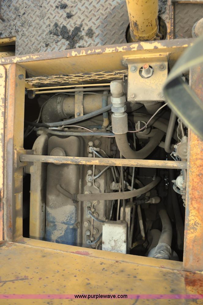 image for item F2229 1987 Caterpillar AP-800 asphalt paver