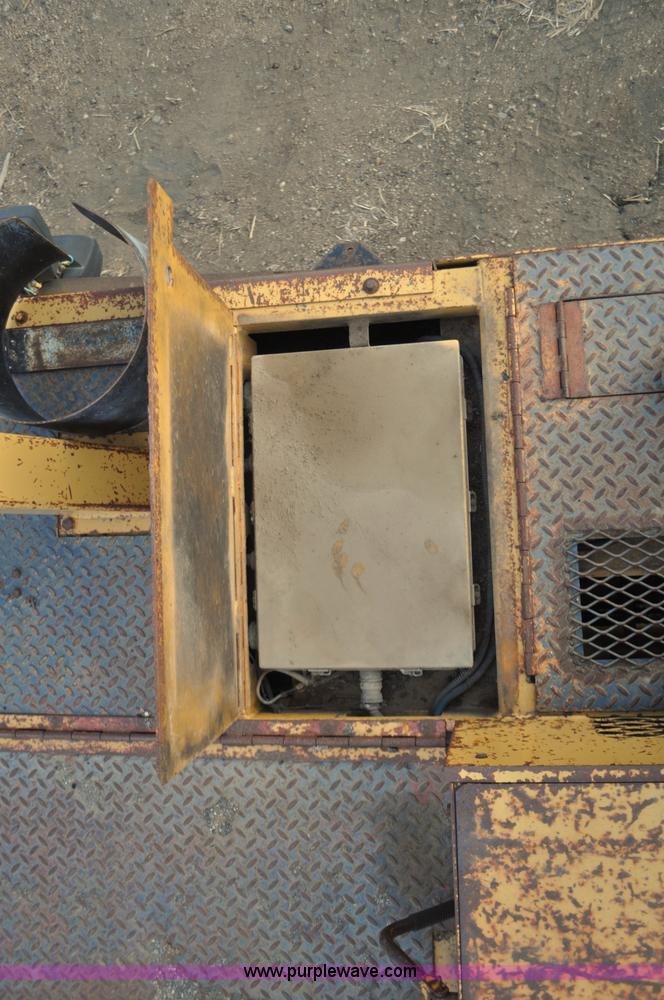 image for item F2229 1987 Caterpillar AP-800 asphalt paver