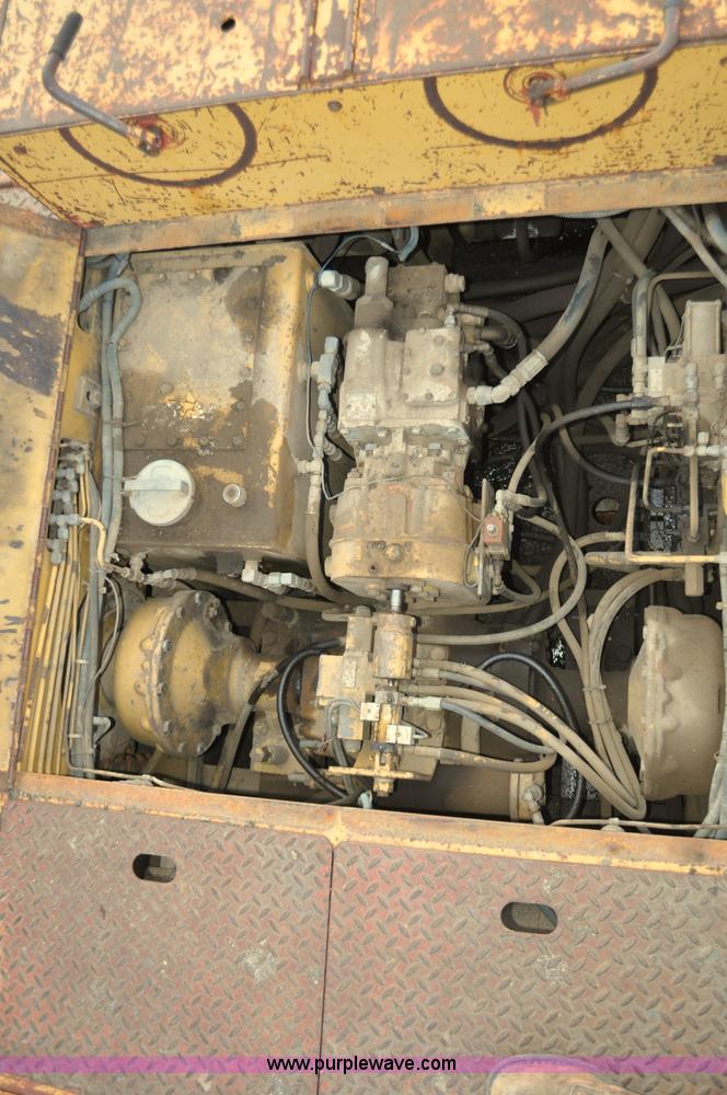 image for item F2229 1987 Caterpillar AP-800 asphalt paver